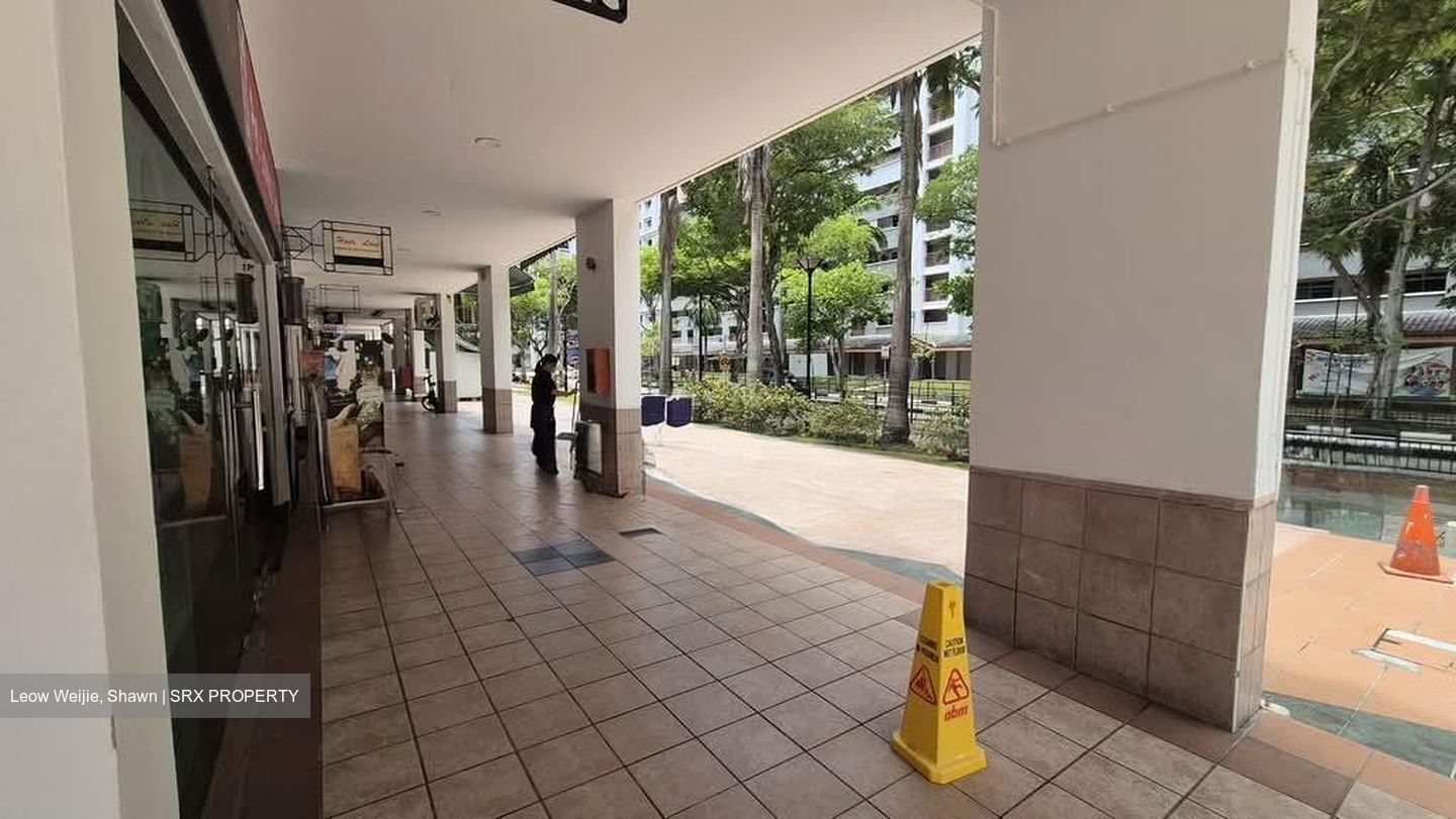 Tampines Street 32 (D18), Shop House #570953211